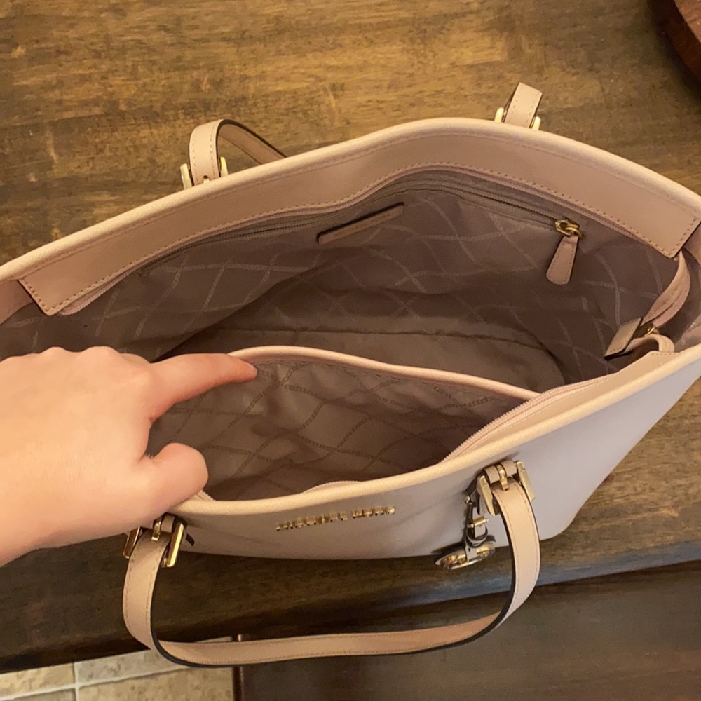 Michael Kors Purse (good condition)